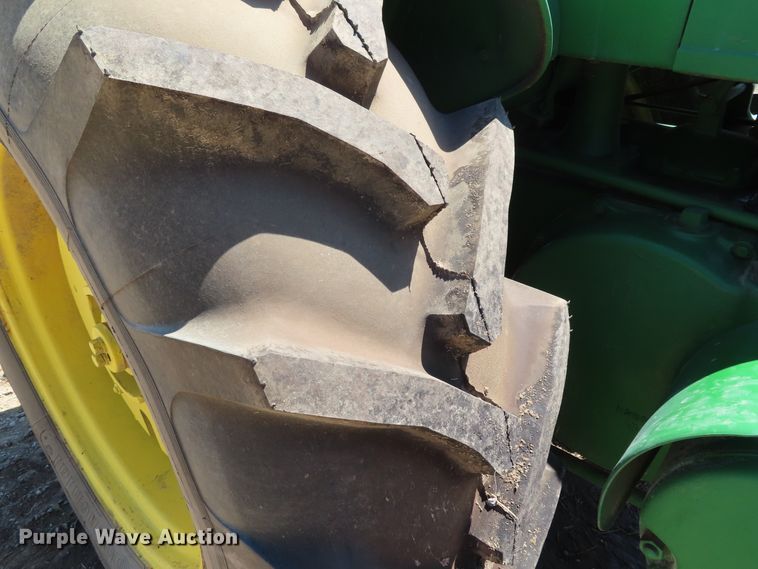 image for item DD6410 1952 John Deere R tractor