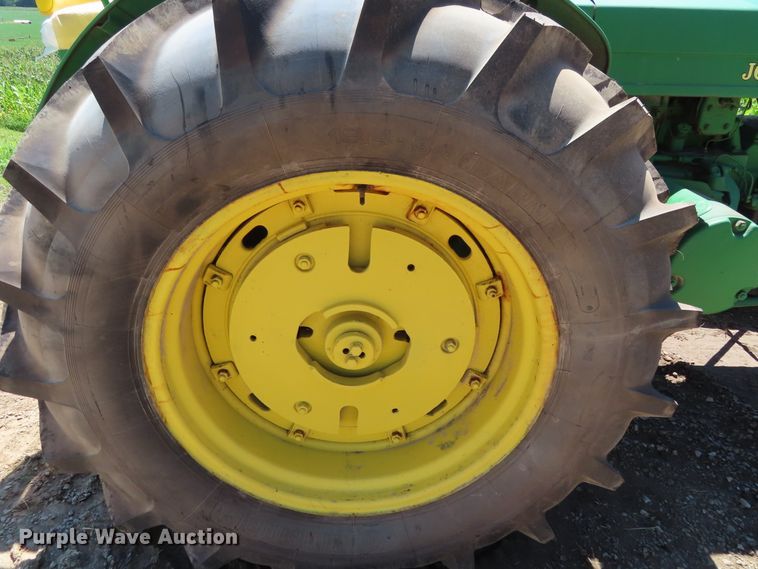 image for item DD6410 1952 John Deere R tractor