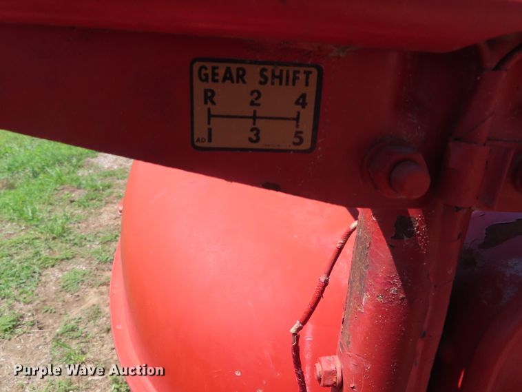 image for item DD6411 1953 International Farmall Super H tractor