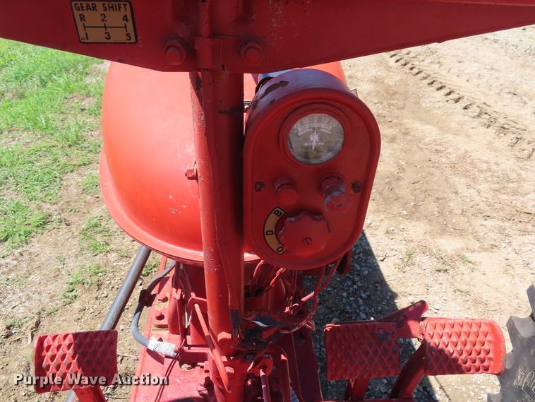 image for item DD6411 1953 International Farmall Super H tractor