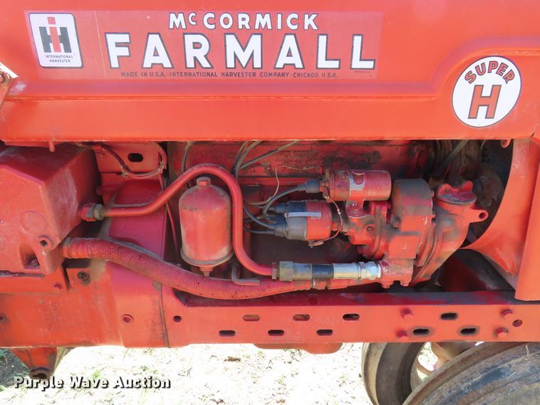 image for item DD6411 1953 International Farmall Super H tractor