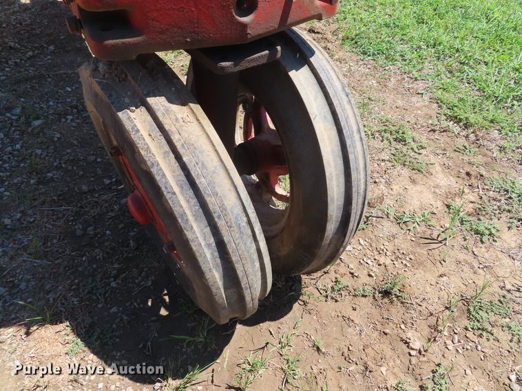 image for item DD6411 1953 International Farmall Super H tractor