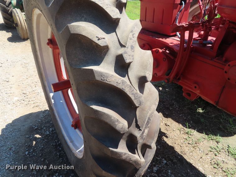 image for item DD6411 1953 International Farmall Super H tractor