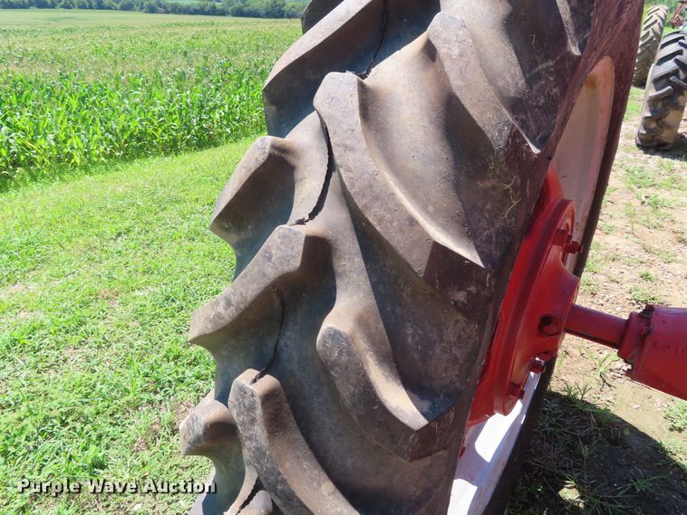 image for item DD6411 1953 International Farmall Super H tractor