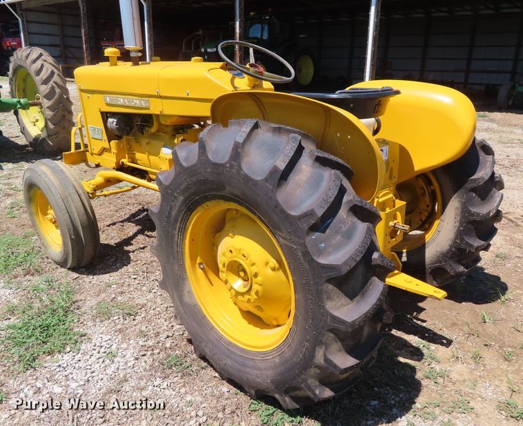 image for item DD6412 1967 International 2404 tractor