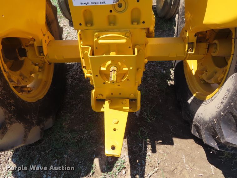 image for item DD6412 1967 International 2404 tractor