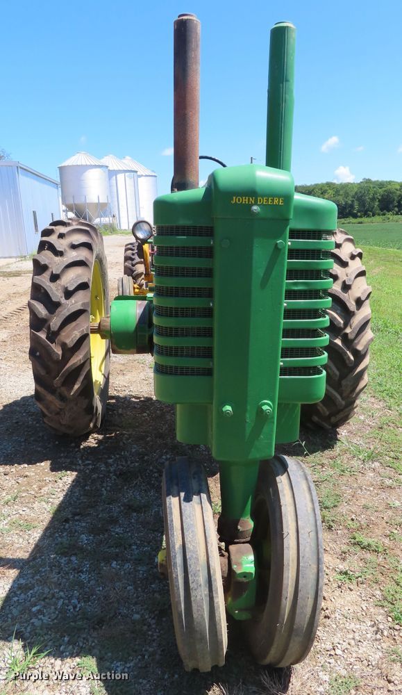 image for item DD6413 1951 John Deere G tractor