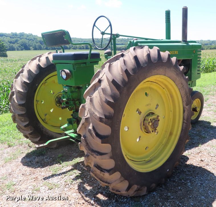 image for item DD6413 1951 John Deere G tractor