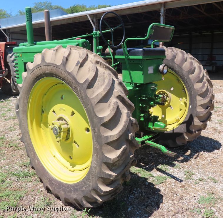 image for item DD6413 1951 John Deere G tractor