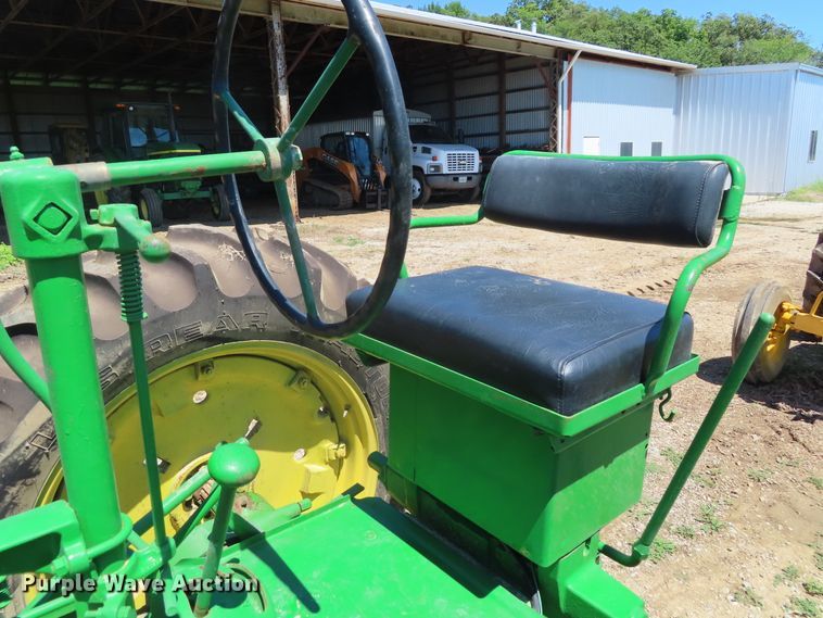 image for item DD6413 1951 John Deere G tractor