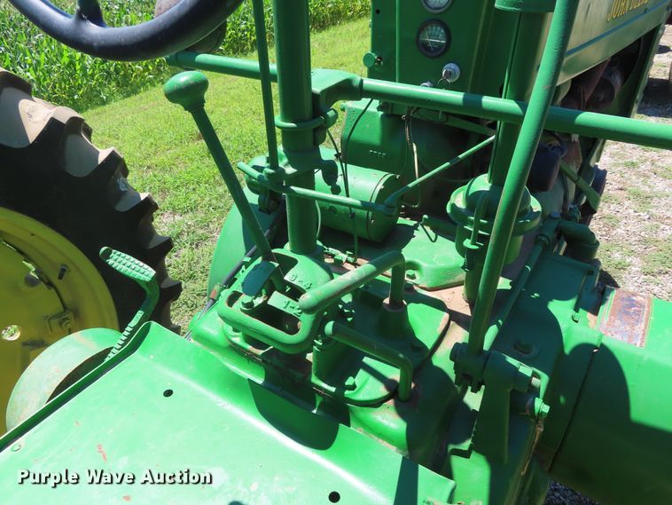 image for item DD6413 1951 John Deere G tractor