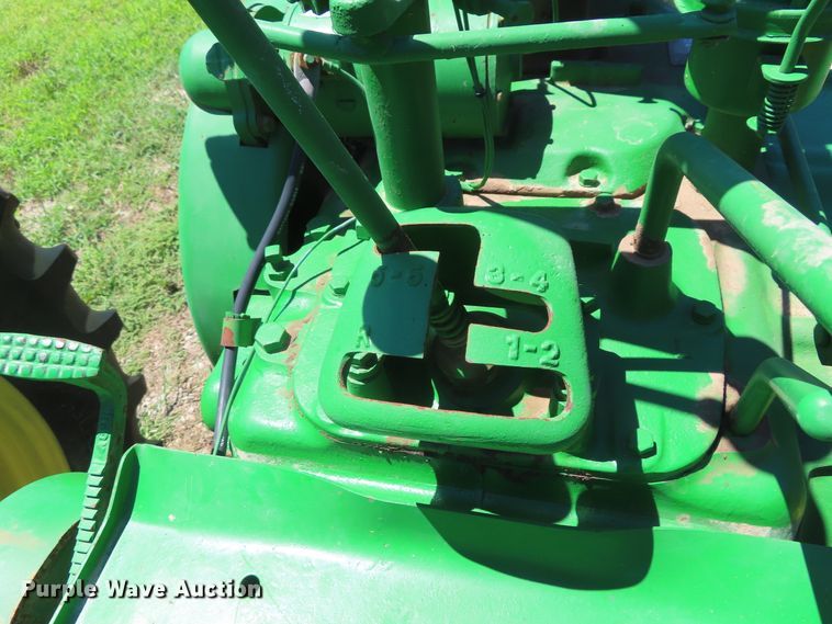 image for item DD6413 1951 John Deere G tractor