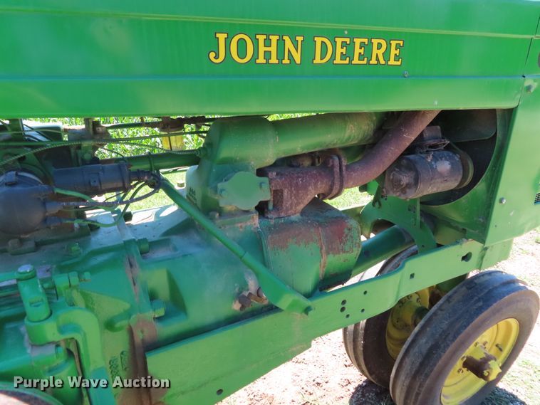 image for item DD6413 1951 John Deere G tractor