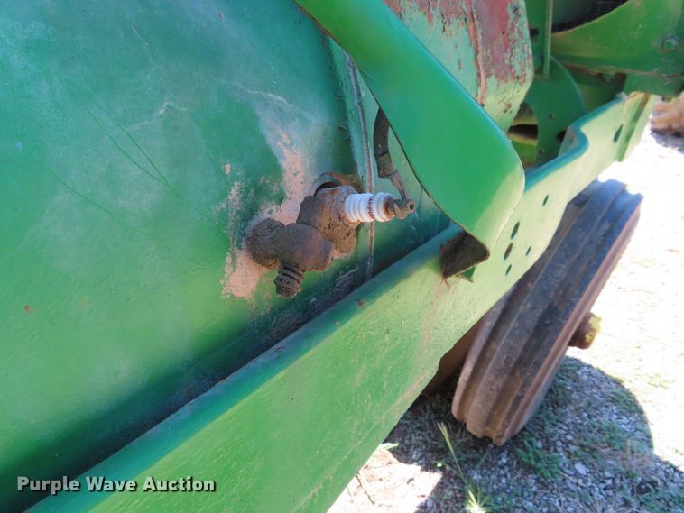image for item DD6413 1951 John Deere G tractor