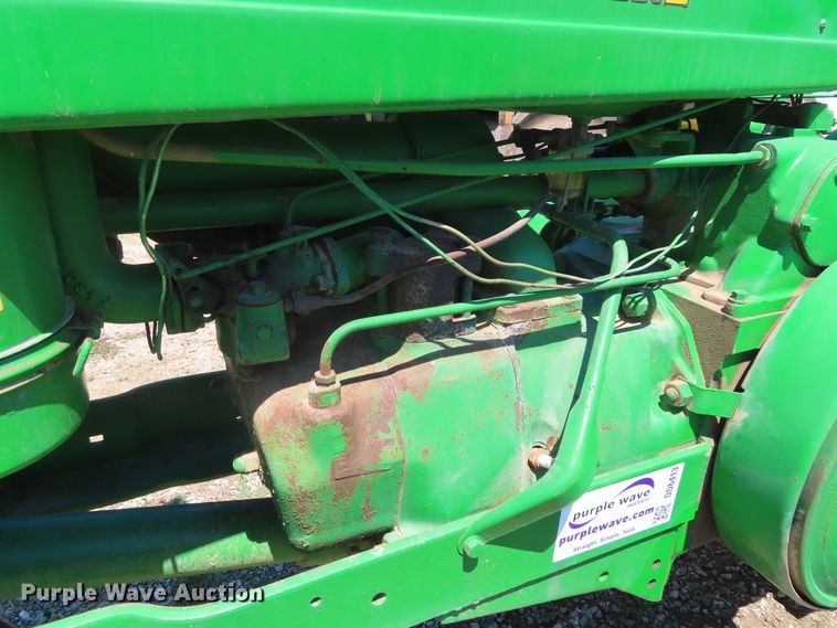 image for item DD6413 1951 John Deere G tractor