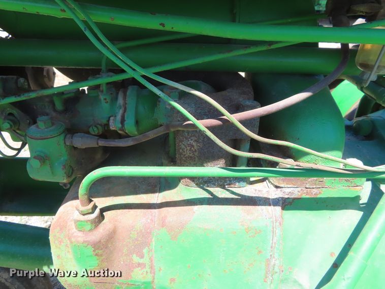 image for item DD6413 1951 John Deere G tractor