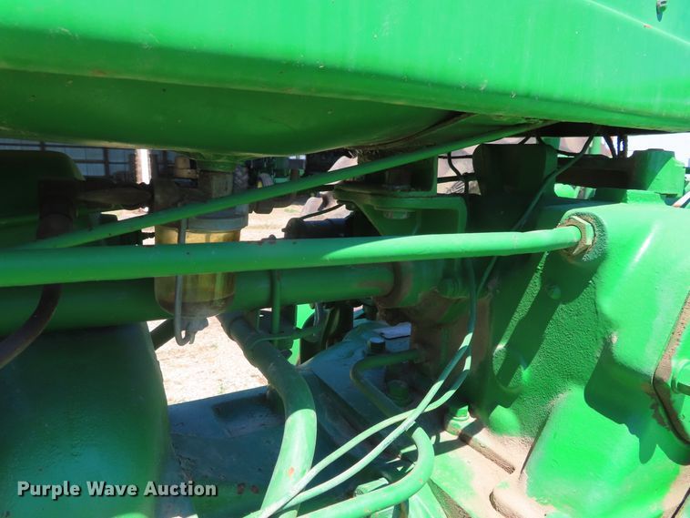 image for item DD6413 1951 John Deere G tractor