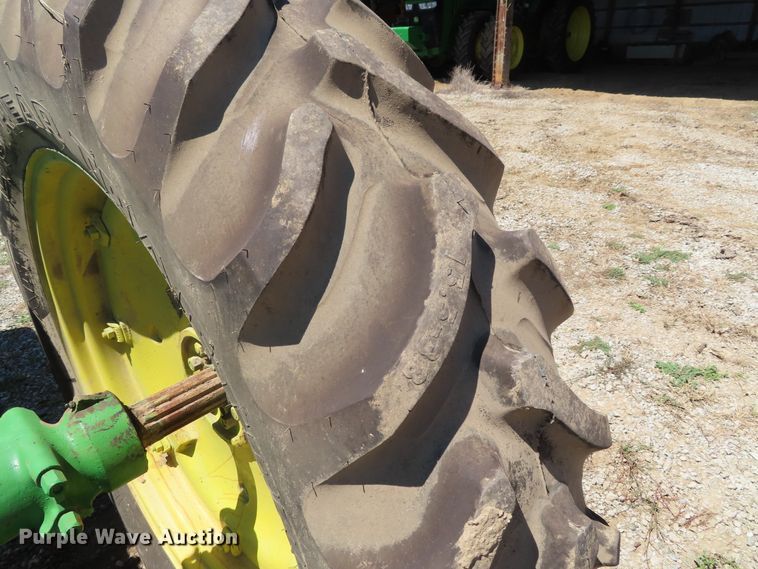 image for item DD6413 1951 John Deere G tractor