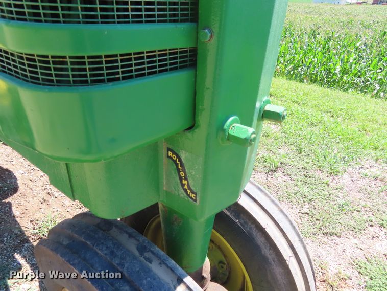 image for item DD6413 1951 John Deere G tractor