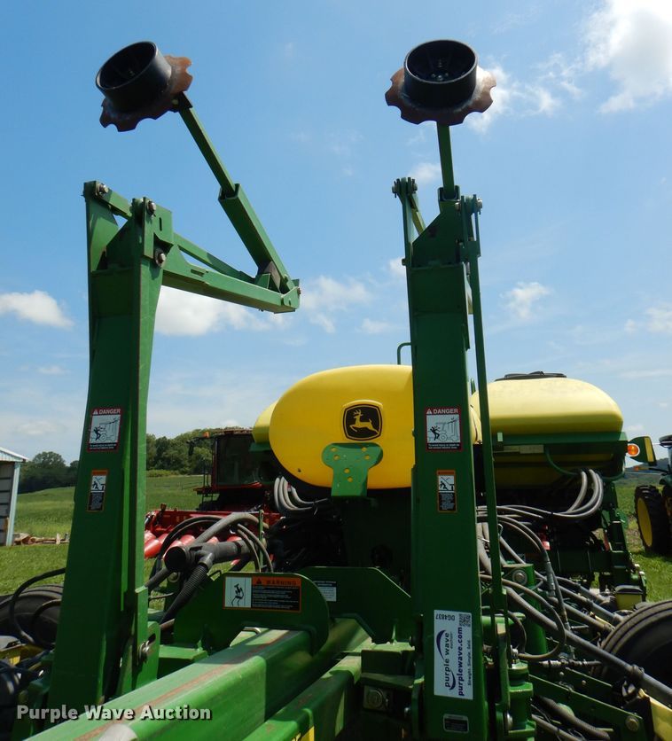 image for item DG4837 2011 John Deere 1770NT no-till planter