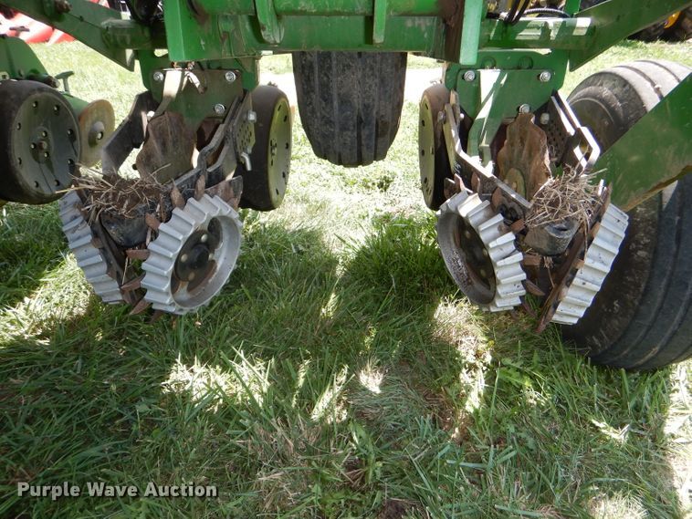 image for item DG4837 2011 John Deere 1770NT no-till planter