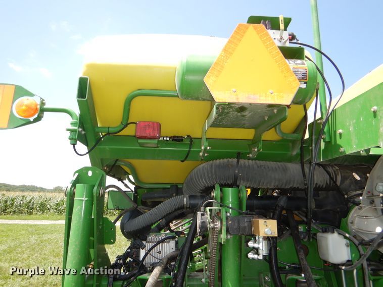 image for item DG4837 2011 John Deere 1770NT no-till planter