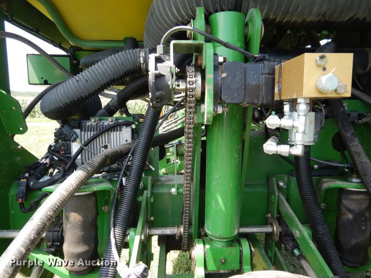 image for item DG4837 2011 John Deere 1770NT no-till planter