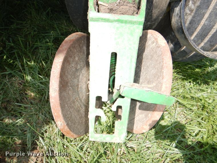 image for item DG4837 2011 John Deere 1770NT no-till planter