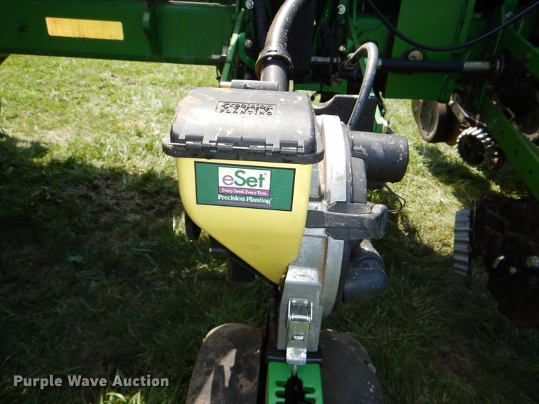 image for item DG4837 2011 John Deere 1770NT no-till planter