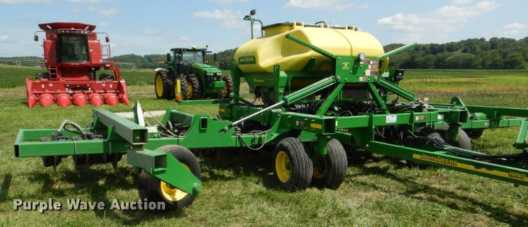 image for item DG4842 2010 John Deere 1990 no-till air seeder