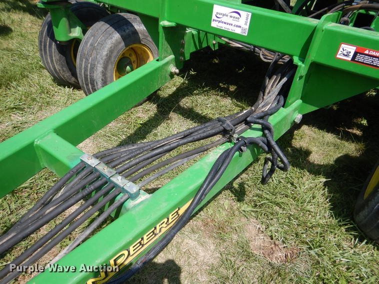 image for item DG4842 2010 John Deere 1990 no-till air seeder