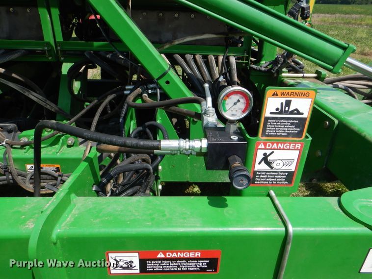 image for item DG4842 2010 John Deere 1990 no-till air seeder