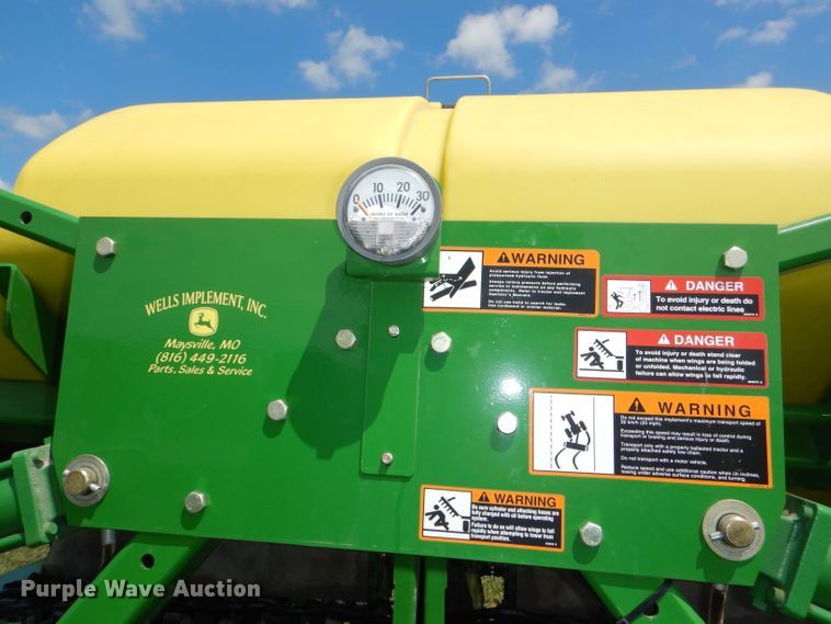 image for item DG4842 2010 John Deere 1990 no-till air seeder