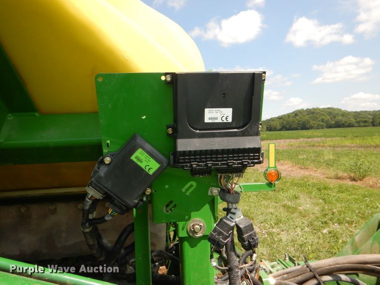 image for item DG4842 2010 John Deere 1990 no-till air seeder