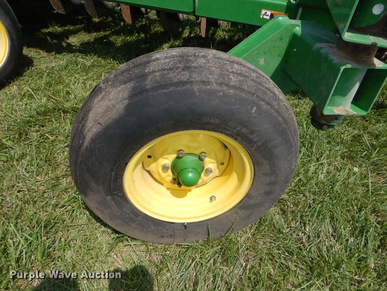 image for item DG4842 2010 John Deere 1990 no-till air seeder