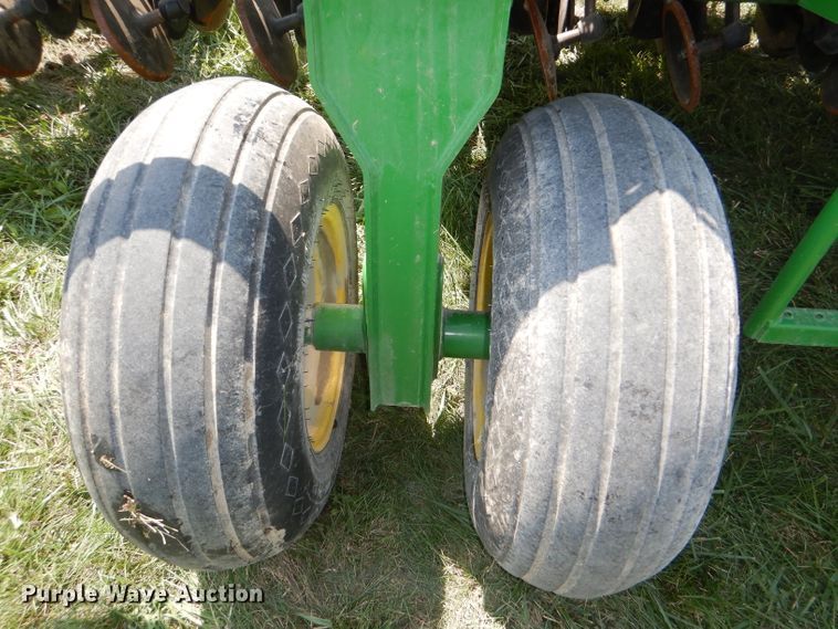 image for item DG4842 2010 John Deere 1990 no-till air seeder