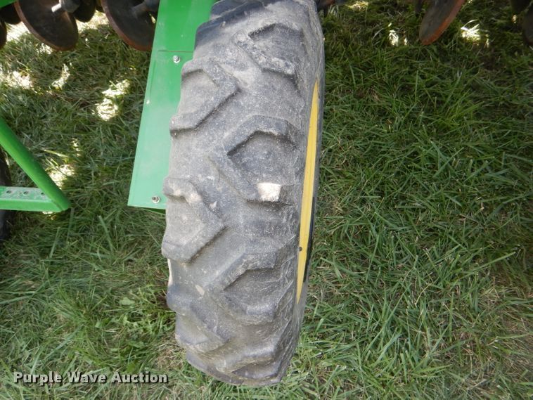 image for item DG4842 2010 John Deere 1990 no-till air seeder