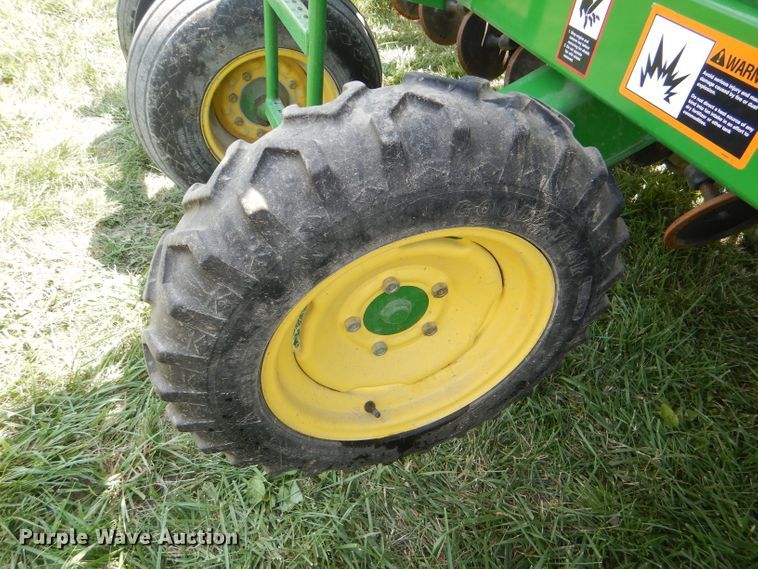 image for item DG4842 2010 John Deere 1990 no-till air seeder