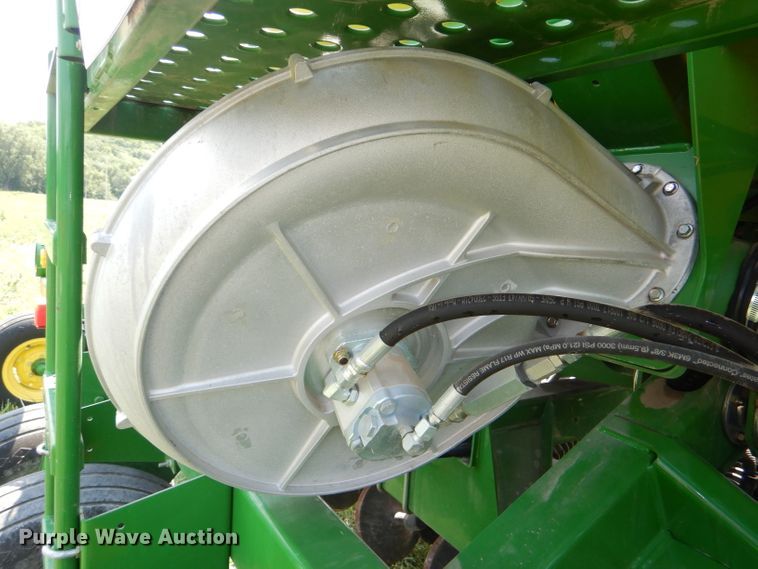image for item DG4842 2010 John Deere 1990 no-till air seeder