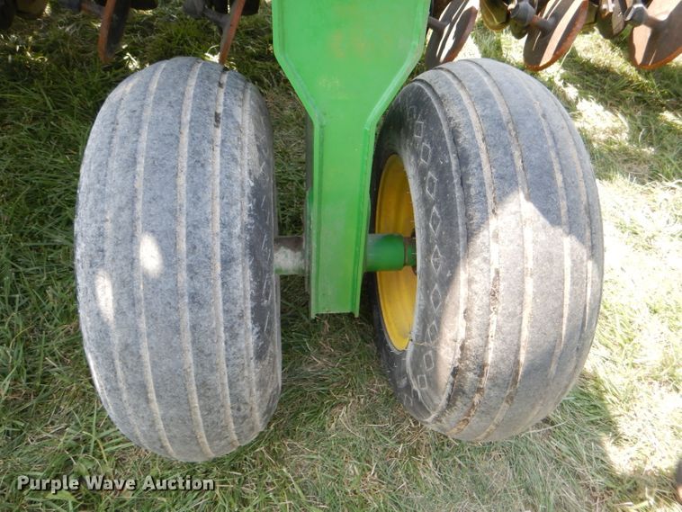 image for item DG4842 2010 John Deere 1990 no-till air seeder