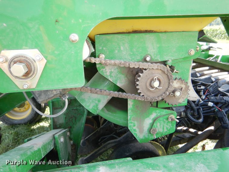 image for item DG4842 2010 John Deere 1990 no-till air seeder