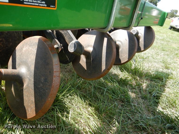 image for item DG4842 2010 John Deere 1990 no-till air seeder