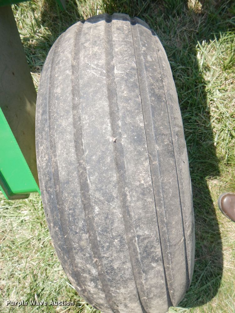 image for item DG4842 2010 John Deere 1990 no-till air seeder