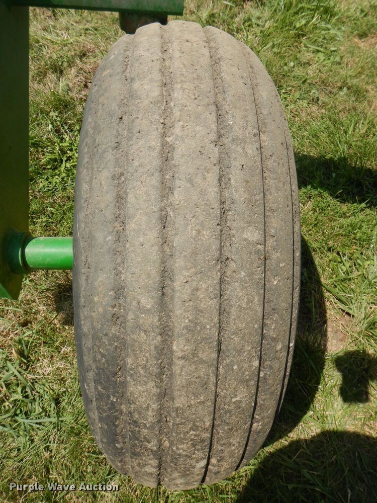 image for item DG4842 2010 John Deere 1990 no-till air seeder