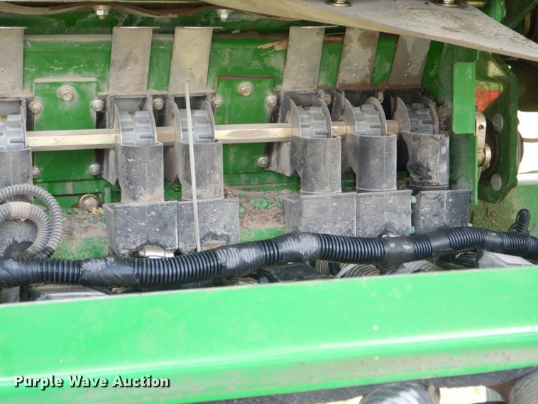 image for item DG4842 2010 John Deere 1990 no-till air seeder