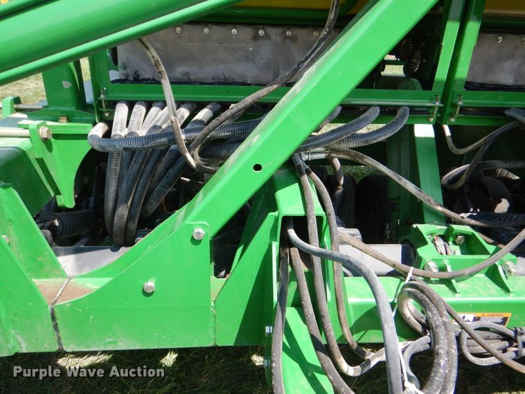 image for item DG4842 2010 John Deere 1990 no-till air seeder