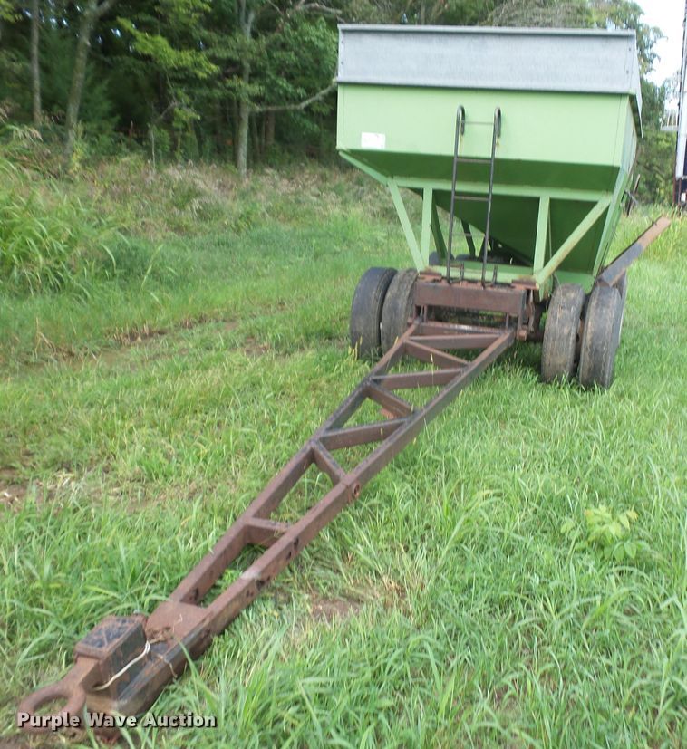 image for item DH2504 Parker 2600 gravity wagon