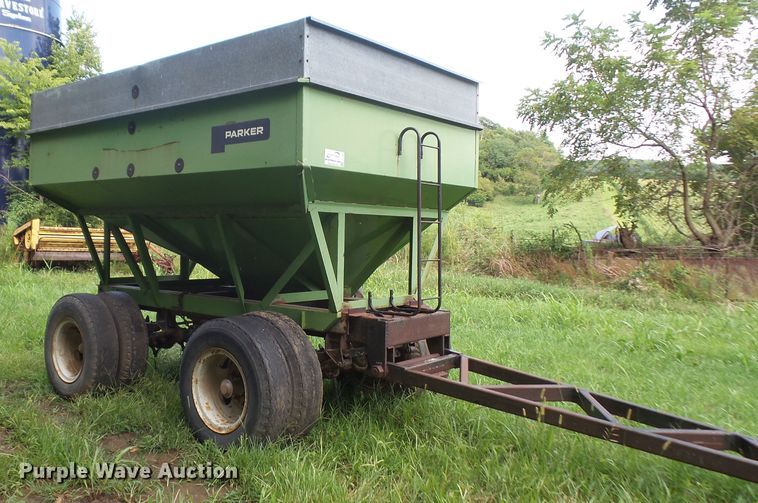 image for item DH2504 Parker 2600 gravity wagon