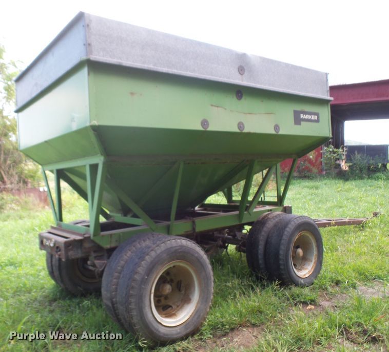 image for item DH2504 Parker 2600 gravity wagon