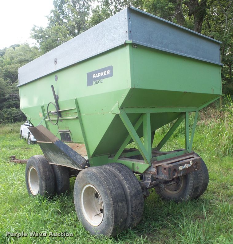 image for item DH2504 Parker 2600 gravity wagon